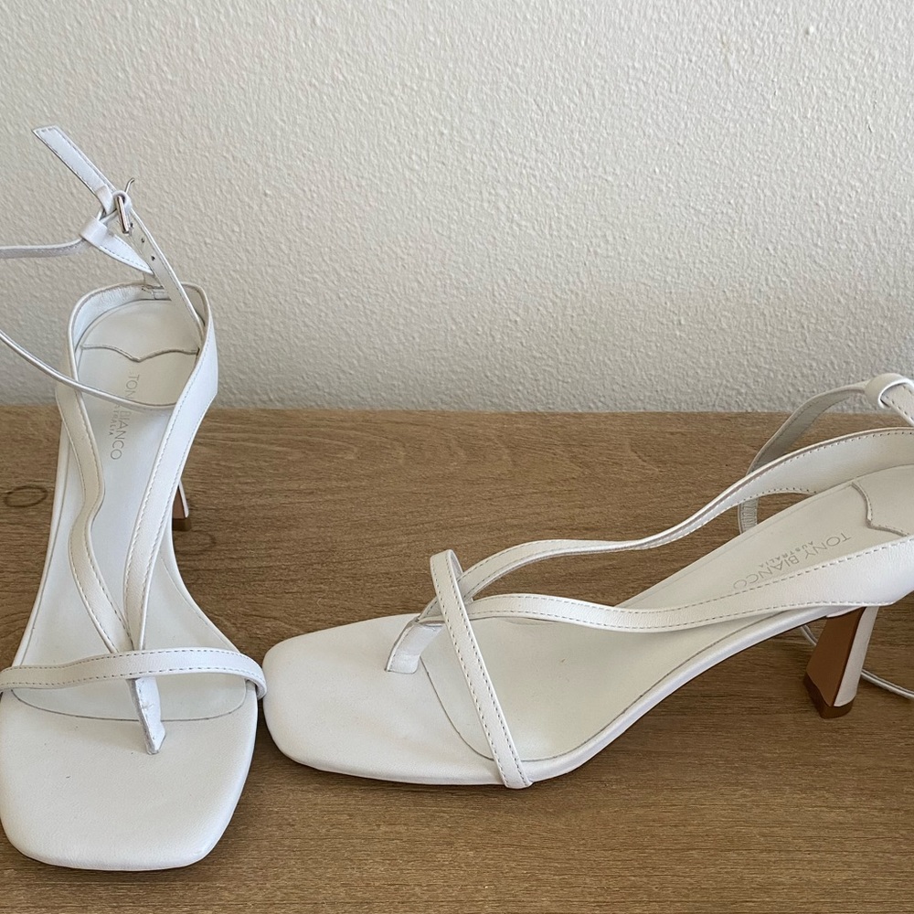 NEW IN BOX Tony Bianco Becca Napa white leather strappy sandal. Size 8.